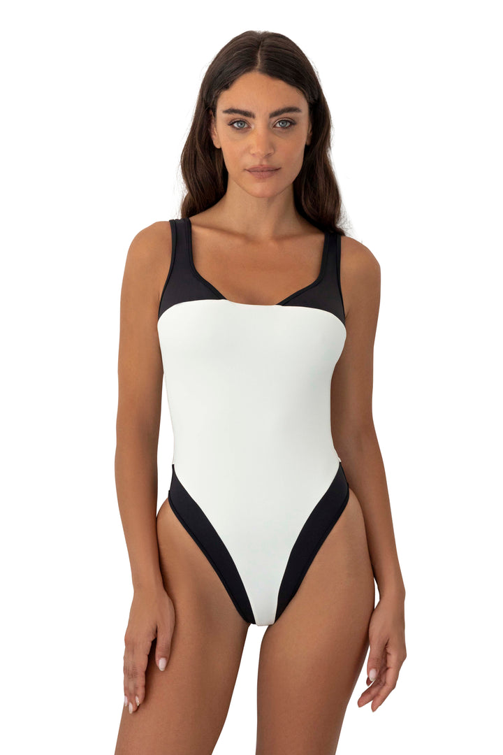 Romie One Piece - (Vanilla/Onyx)