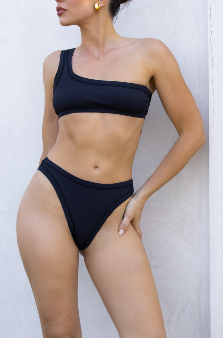 Claire Top - (Ribbed Creme/Ribbed Black)