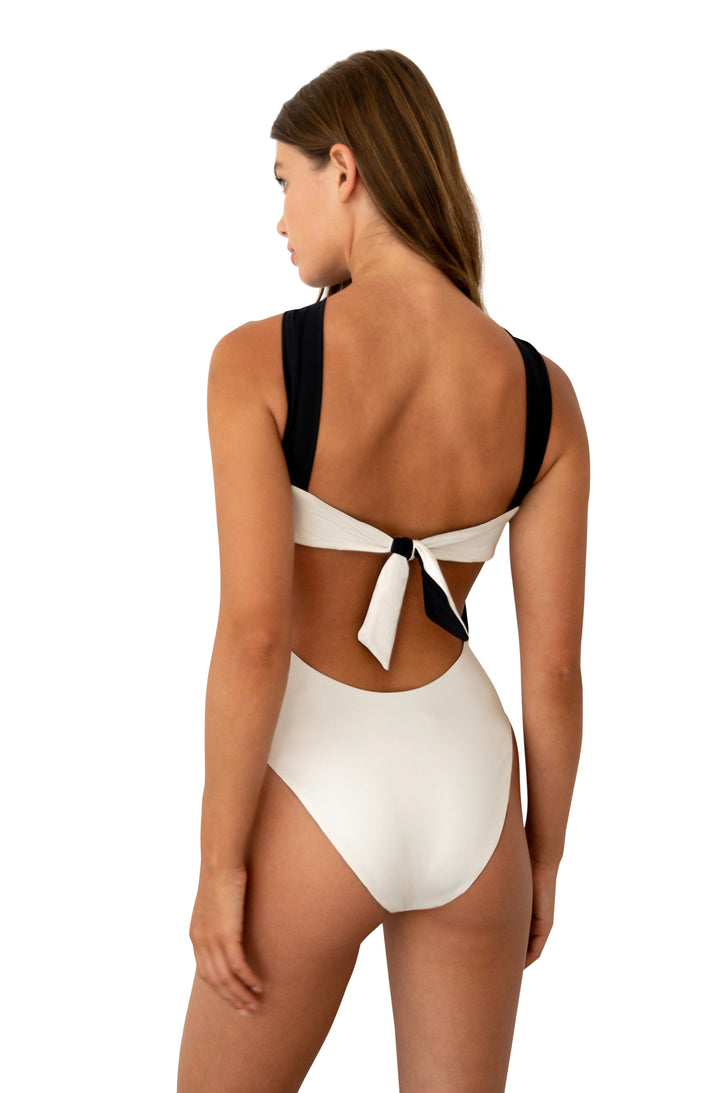 Tia One Piece - (Onyx/Vanilla)